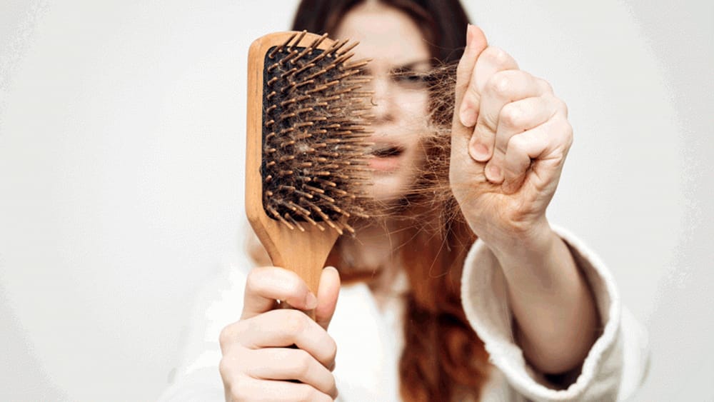 Caduta dei capelli: Quando il diradamento è anomalo?